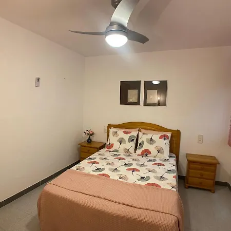 Apartment Old Town: 2 Blocks/2 Min Walk To The