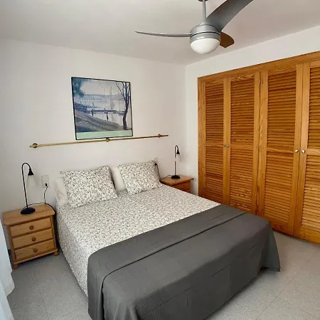 Old Town: 2 Blocks/2 Min Walk To The