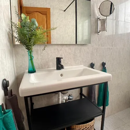 Old Town: 2 Blocks/2 Min Walk To The Apartment Blanes