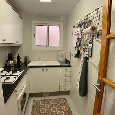 Apartment Old Town: 2 Blocks/2 Min Walk To The Blanes