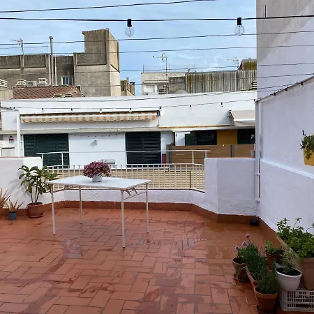 Old Town: 2 Blocks/2 Min Walk To The