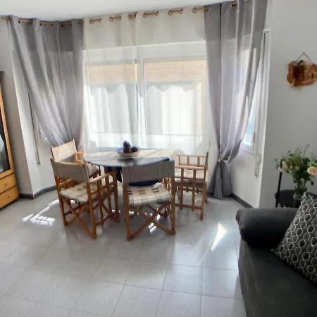 Old Town: 2 Blocks/2 Min Walk To The
